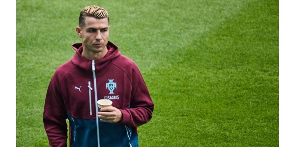 Een nationale ploeg kan een legendarische speler niet dwingen te stoppen Een nationale ploeg kan een legendarische speler niet dwingen te stoppen